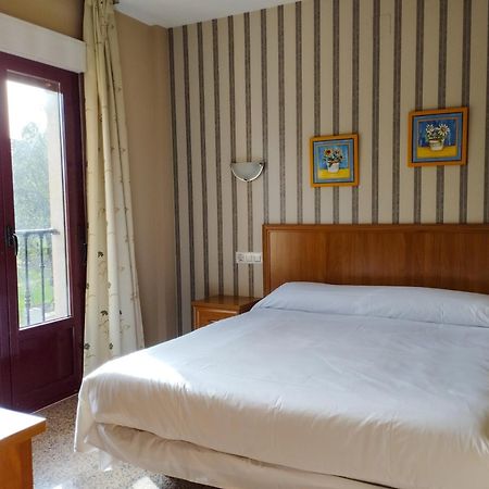 Hospederia Puerta De La Catedral Hotel ซิวดัด-โรดรีโก ภายนอก รูปภาพ