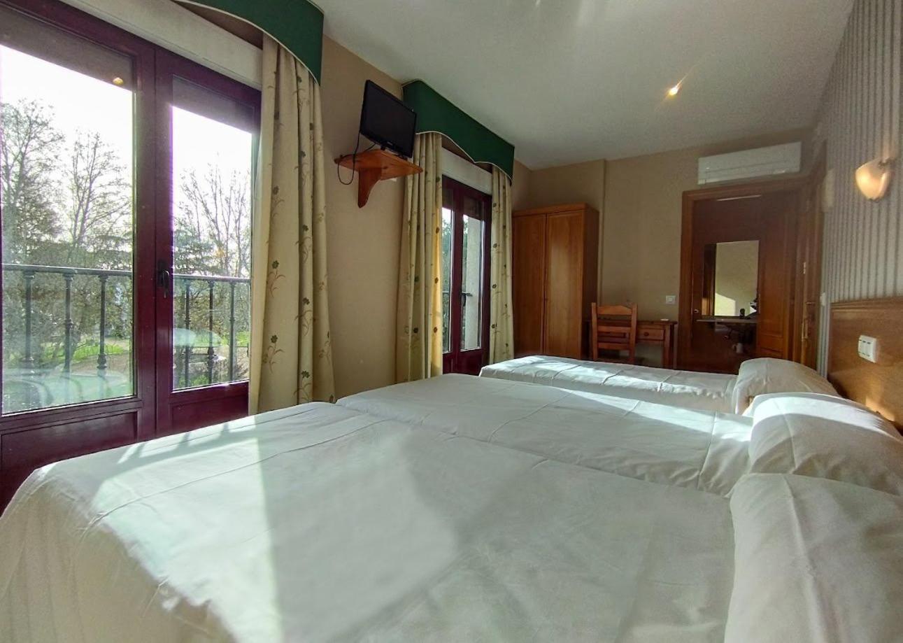 Hospederia Puerta De La Catedral Hotel ซิวดัด-โรดรีโก ภายนอก รูปภาพ