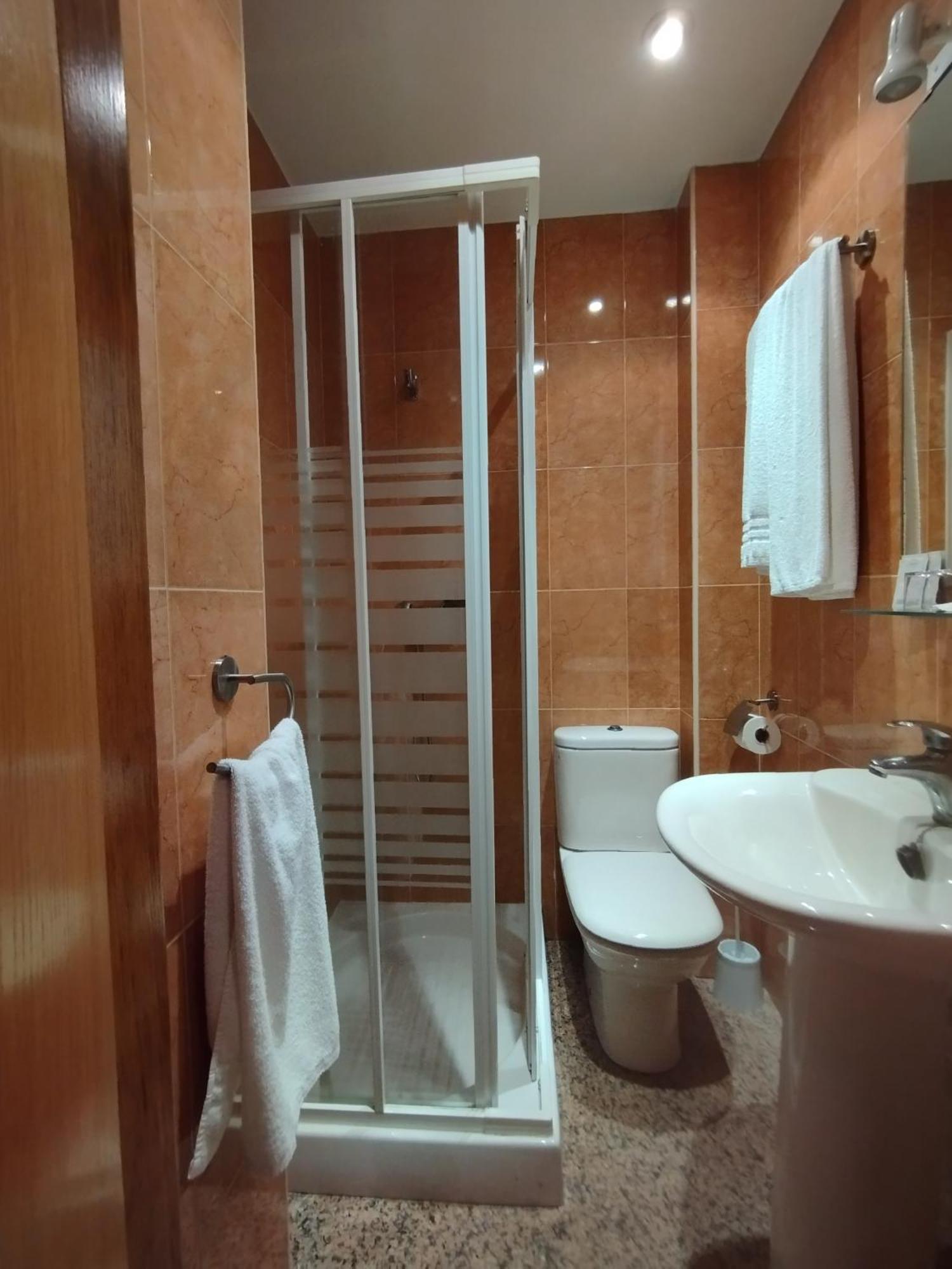 Hospederia Puerta De La Catedral Hotel ซิวดัด-โรดรีโก ภายนอก รูปภาพ