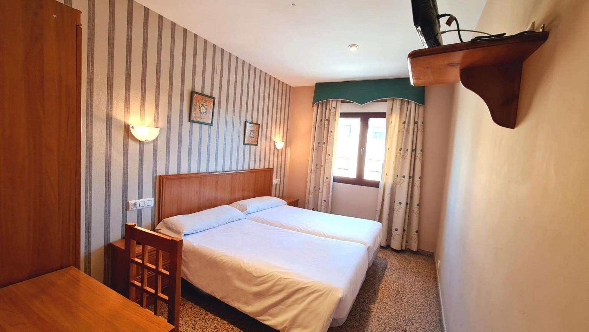 Hospederia Puerta De La Catedral Hotel ซิวดัด-โรดรีโก ภายนอก รูปภาพ