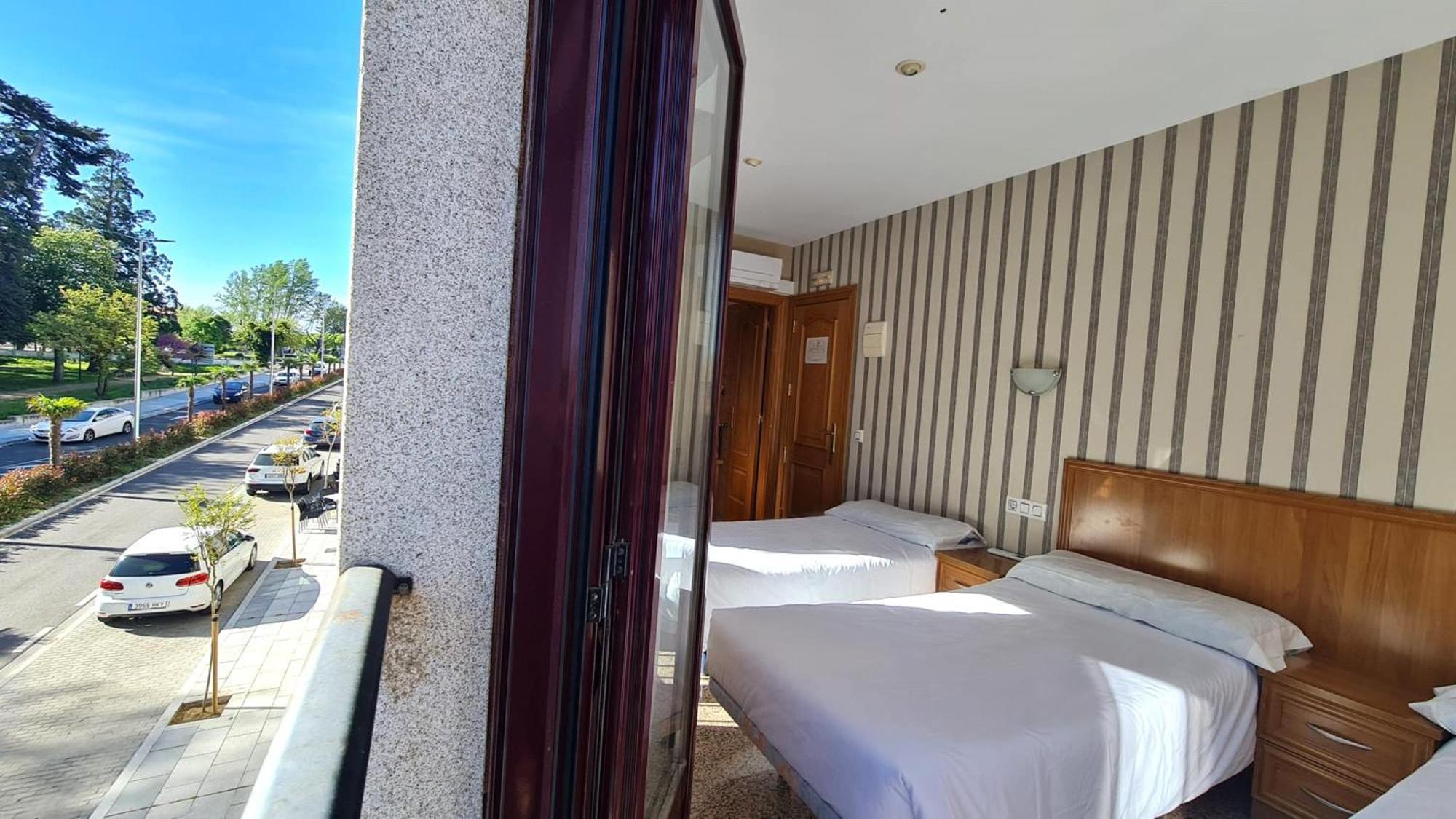 Hospederia Puerta De La Catedral Hotel ซิวดัด-โรดรีโก ภายนอก รูปภาพ